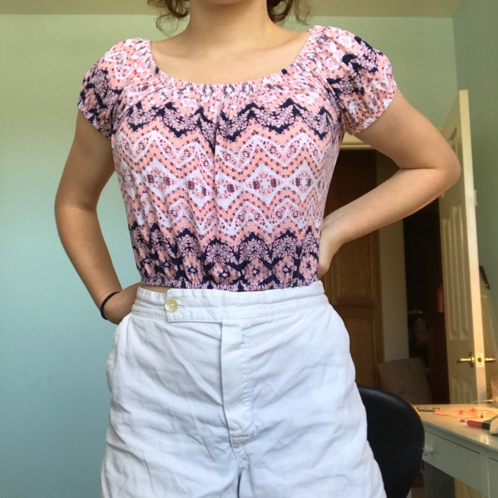 SUPER CUTE crop top with tribal print